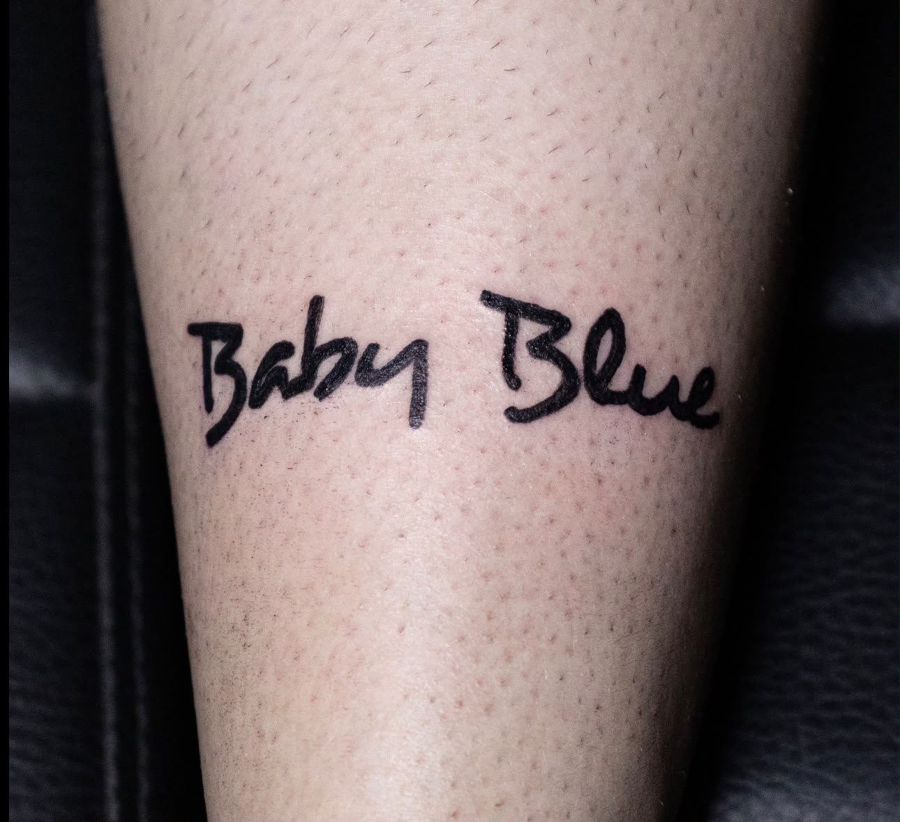 Baby Blue – Schriftzug – Tattoo von Charis